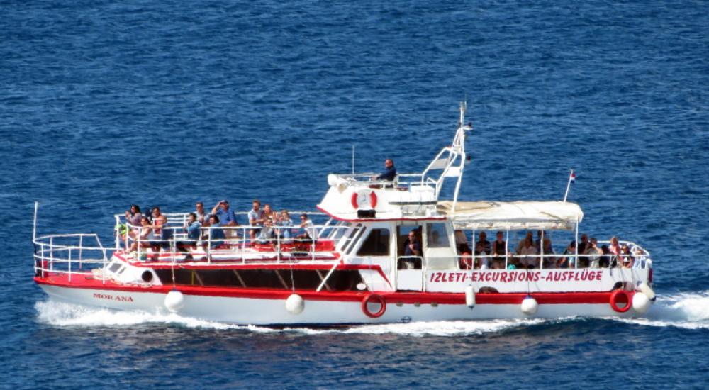 Panoramic boat ride under the Krk bridge