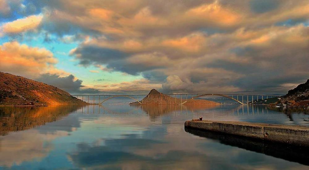 Panoramic boat ride under the Krk bridge